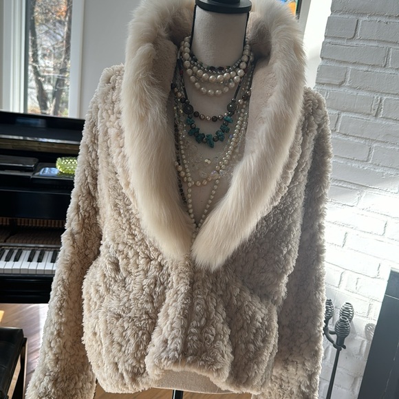 Paula Lishman Knot Fur Jacket |. Beaver and Fox Fur Jacket | a vintage treasure - Picture 12 of 17